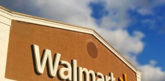 Walmart tests shelf-scanning robots in 50 stores