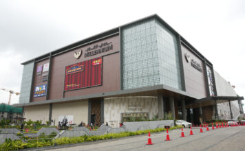 Phoenix Mall Of the Millennium (3)